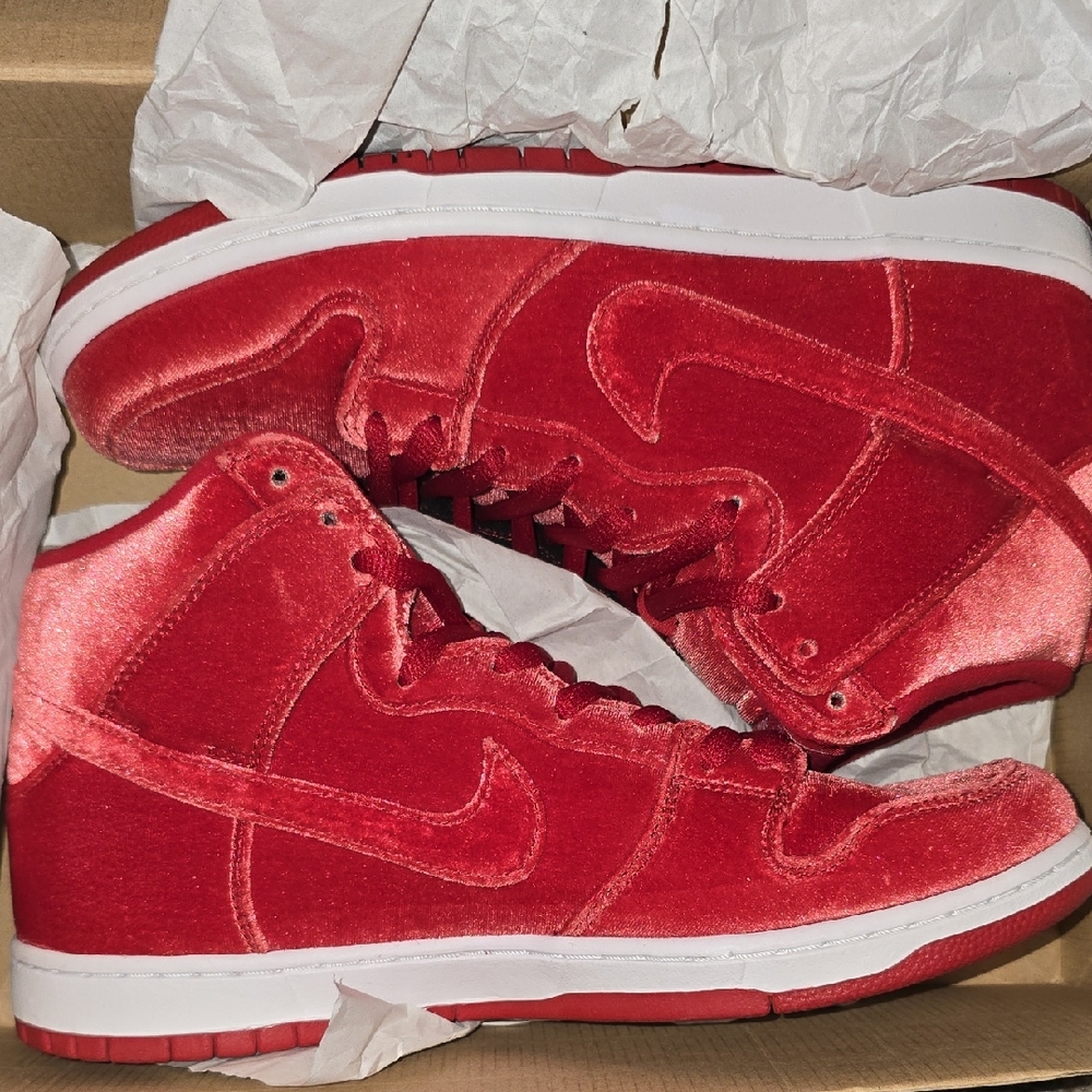 Nike Dunk High Premium SB Red Velvets